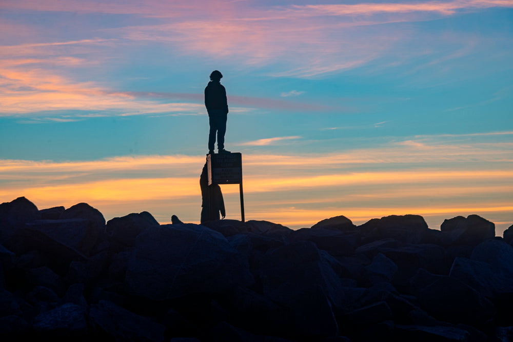 Anticipation of an ocean photographer